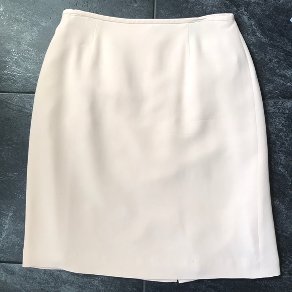 Josephine Chaus Dresses & Skirts - HOST PICK 100% Silk Petite Skirt.